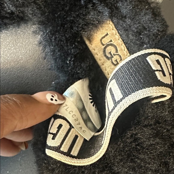 UGG Kids Fluffy Black Slippers - Picture 6 of 6